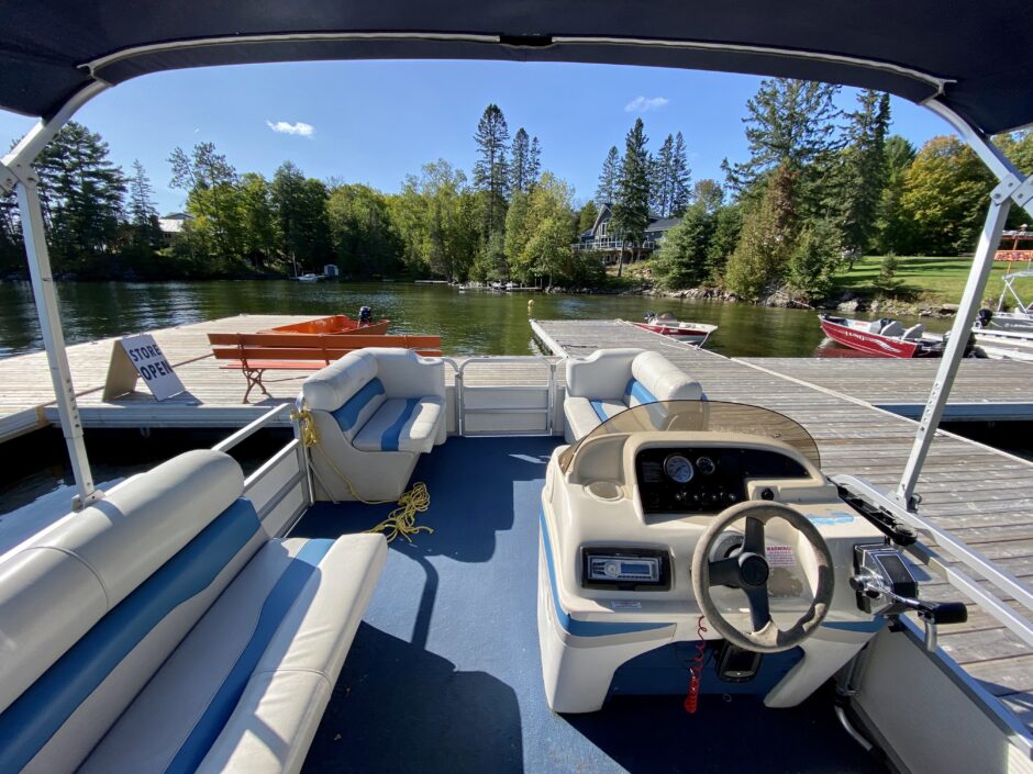 rent a boat on chandos lake